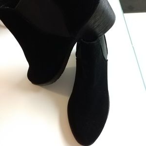 Black Boots Women's Size 8 Slip on Suede